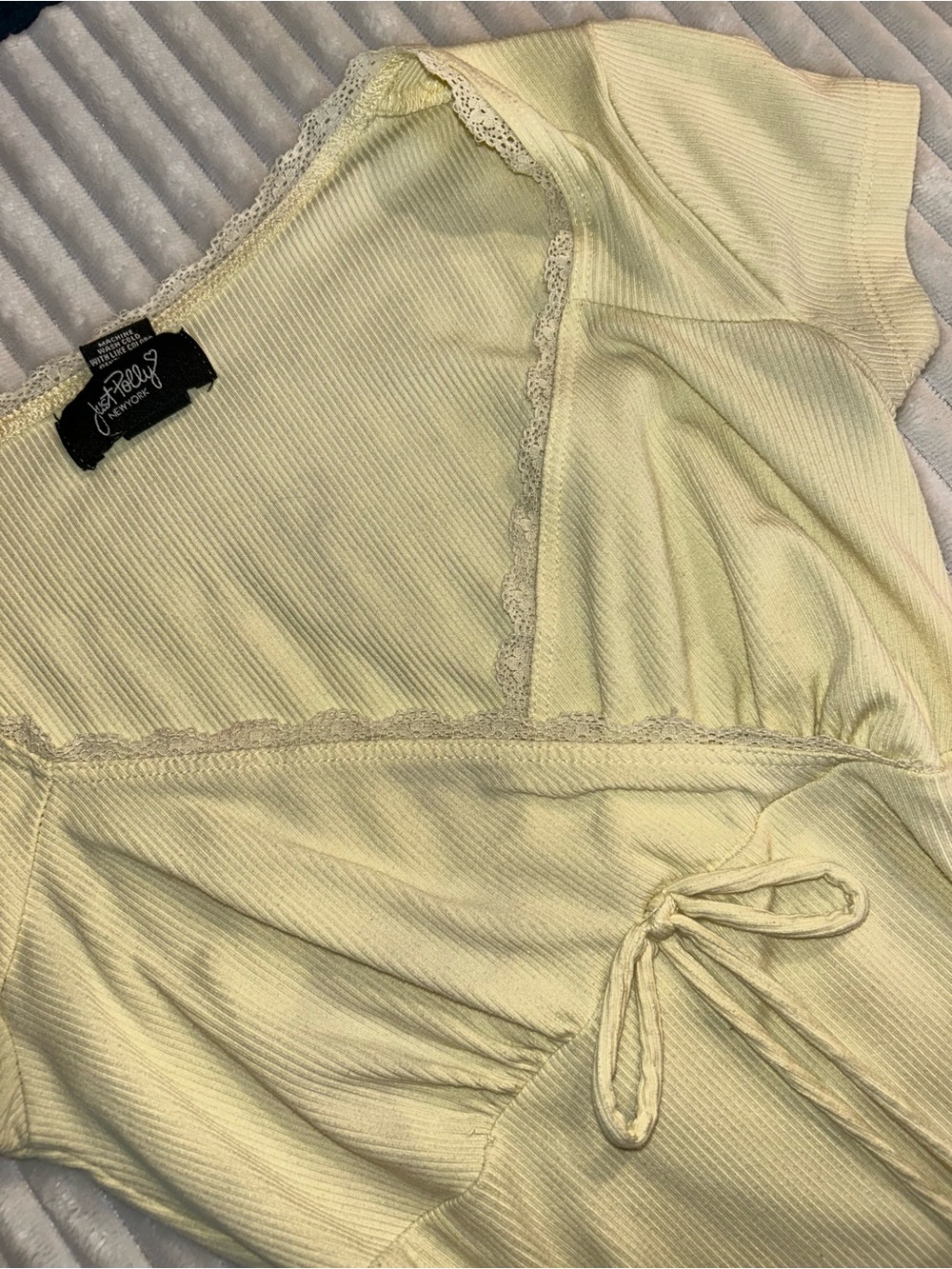 Princess Polly Light Yellow Ruched Tie-Front Crop Top - Picture 3 of 4